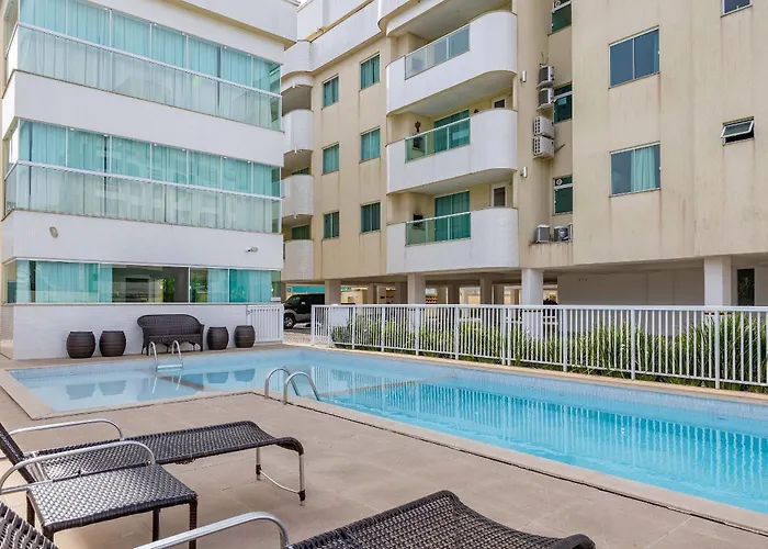 Confortável Apartamento em Condomínio com Piscina Bombinhas